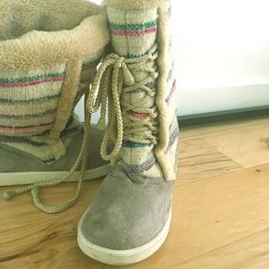 Women's Furry Ugg-style boots